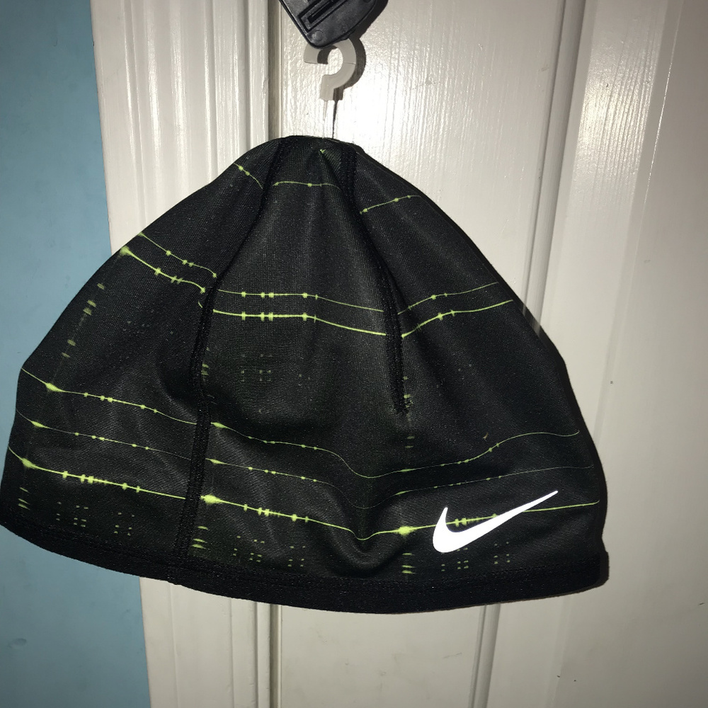 Nike Winter Hat (TAGS/NEVER WORN)